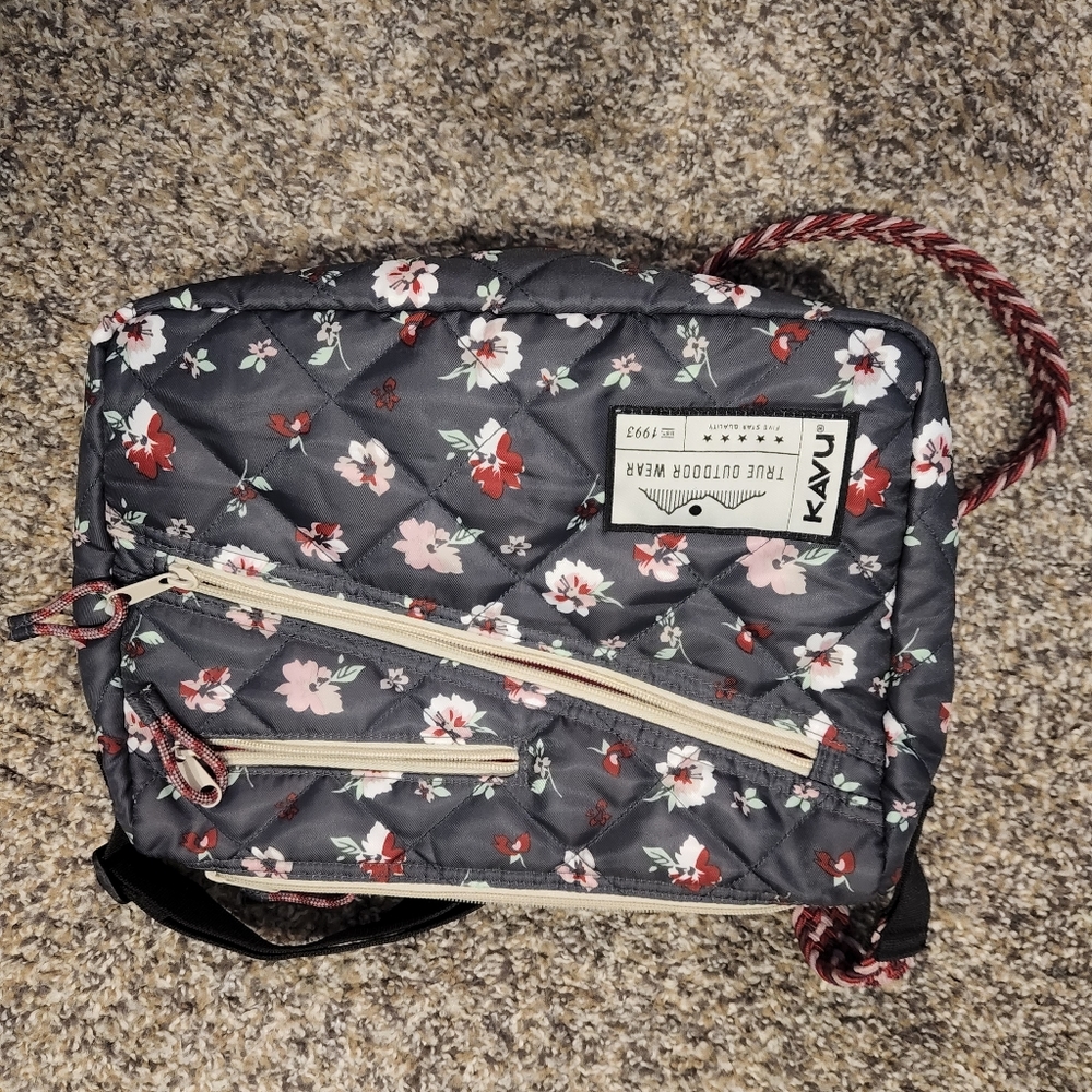 Kavu uptown puff crossbody